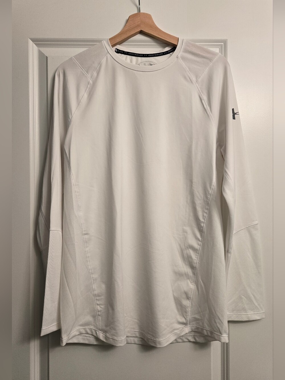 Under Armour HeatGear Men’s Long Sleeve Performance Shirt In White. M